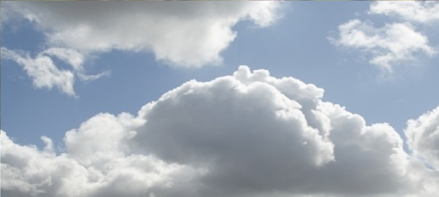 obrazek przedstawia czyste chmury na błękitnym niebie
